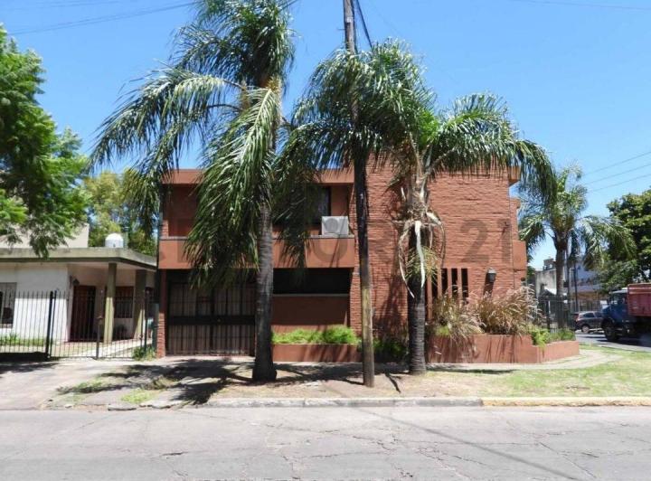 Casa · 188m² · 5 Ambientes · 2 Cocheras