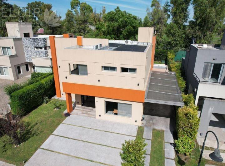 Casa · 180m² · 5 Ambientes · 2 Cocheras