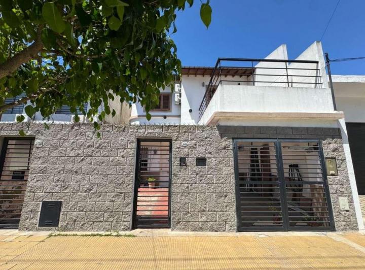 Casa · 160m² · 4 Ambientes · 1 Cochera