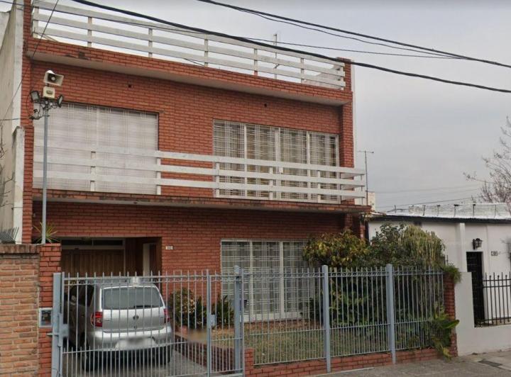 Casa · 208m² · 5 Ambientes · 3 Cocheras