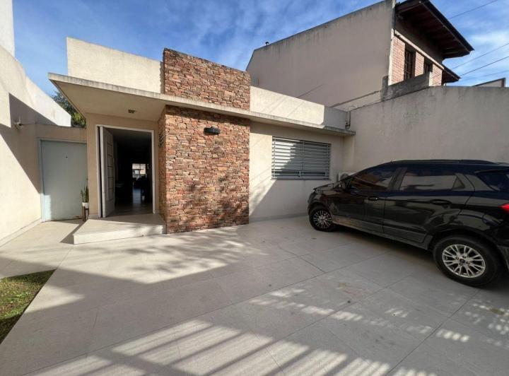 Casa · 150m² · 3 Ambientes · 2 Cocheras