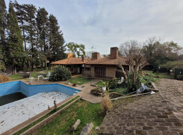 Casa · 400m² · 4 Ambientes · 1 Cochera