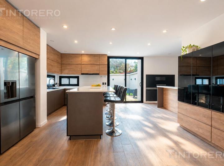 Casa · 270m² · 6 Ambientes