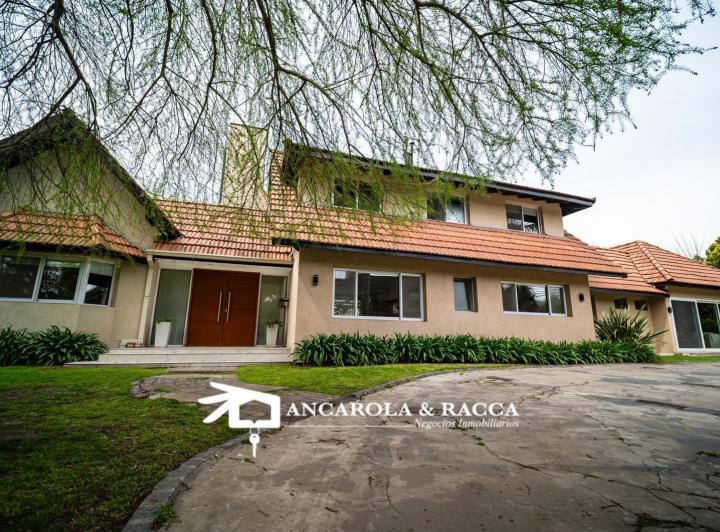 Casa · 1500m² · 5 Ambientes · 1 Cochera