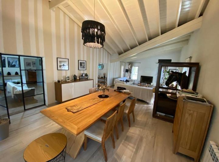 Casa · 200m² · 4 Ambientes · 4 Cocheras