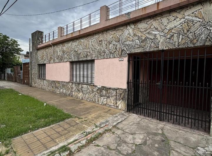 Casa · 90m² · 4 Ambientes · 1 Cochera