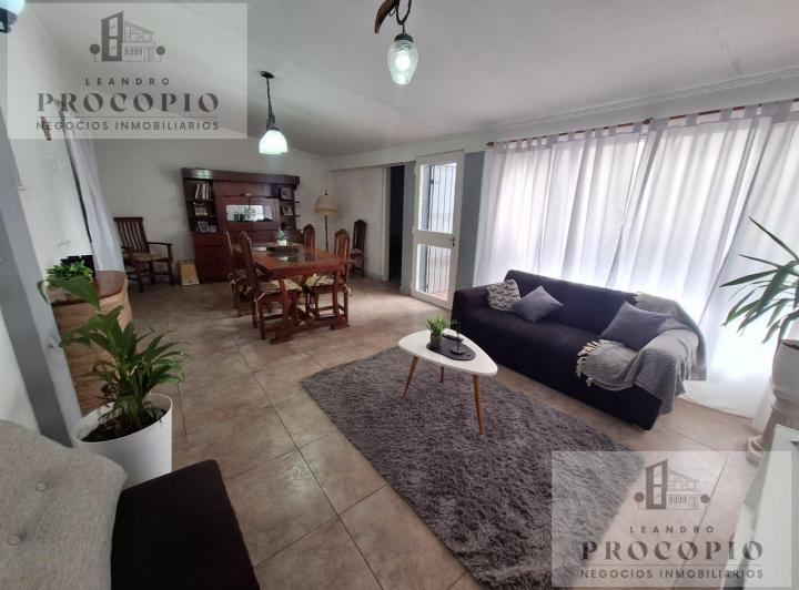 Casa · 150m² · 6 Ambientes · 2 Cocheras