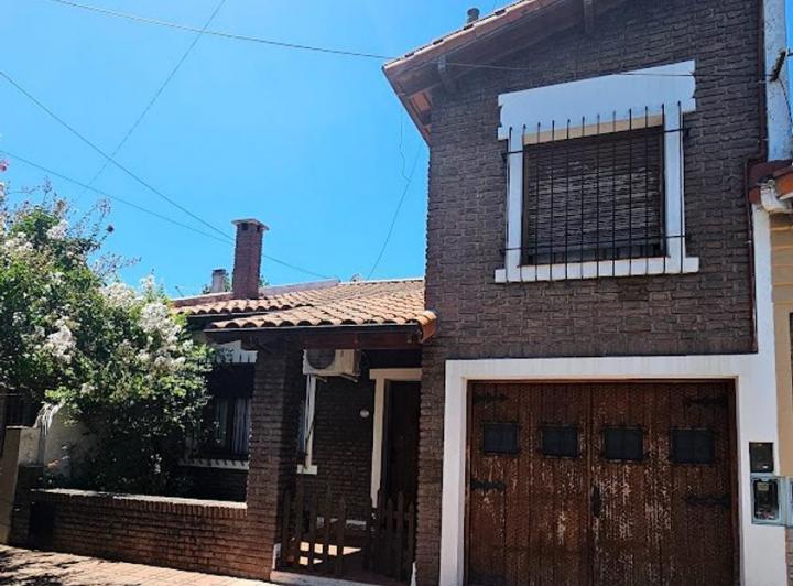 Casa · 219m² · 5 Ambientes · 1 Cochera