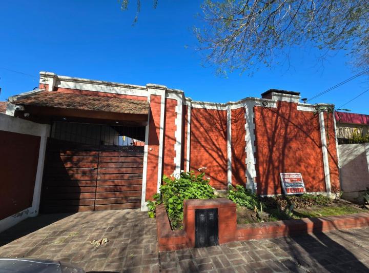 Casa · 200m² · 4 Ambientes · 1 Cochera