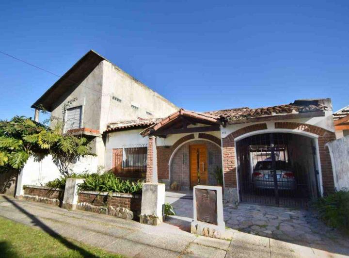 Casa · 200m² · 4 Ambientes · 2 Cocheras