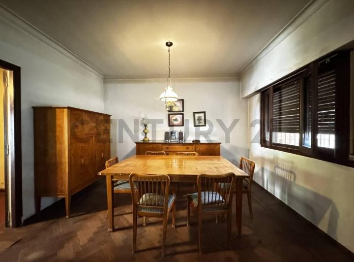 Casa · 187m² · 4 Ambientes · 1 Cochera