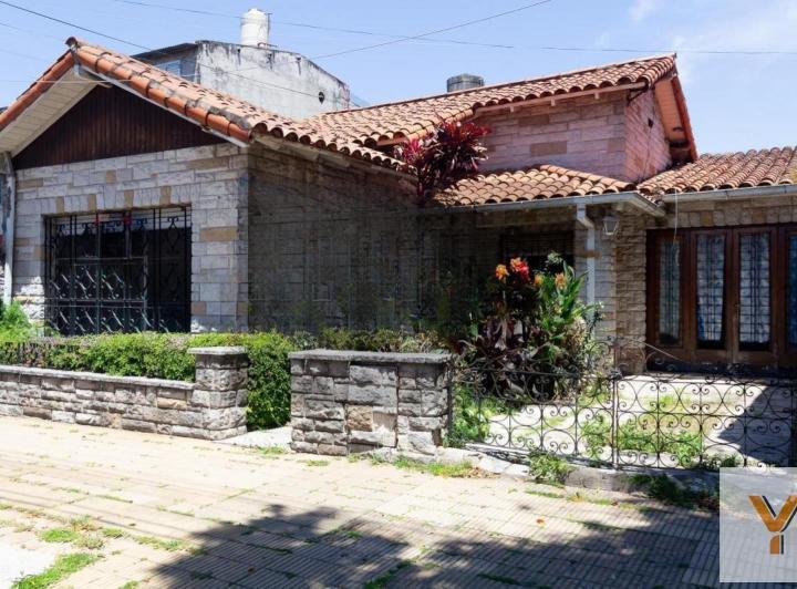 Casa · 170m² · 4 Ambientes · 2 Cocheras