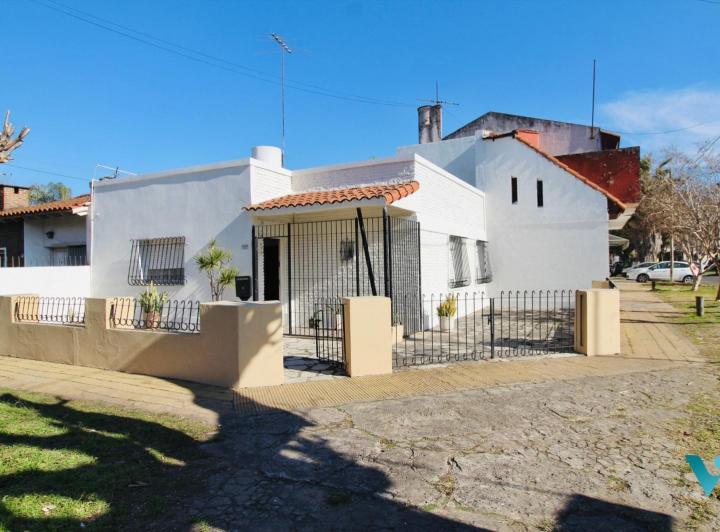 Casa · 330m² · 4 Ambientes · 2 Cocheras