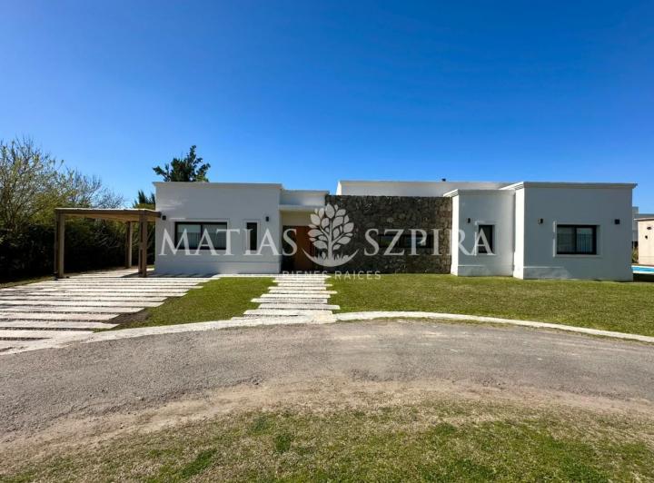 Casa · 196m² · 5 Ambientes · 1 Cochera