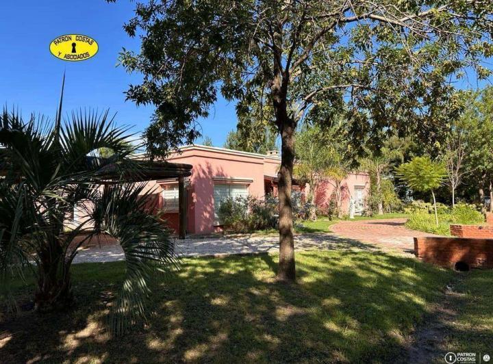 Casa · 185m² · 3 Dormitorios · 2 Cocheras