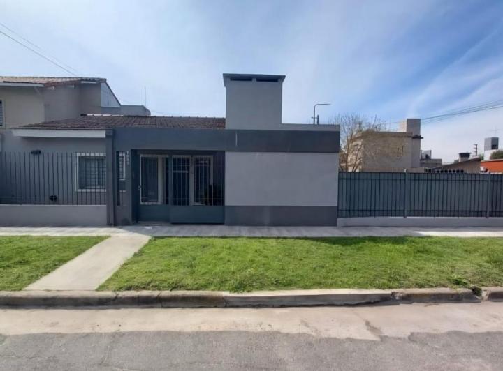 Casa · 107m² · 4 Ambientes · 2 Cocheras