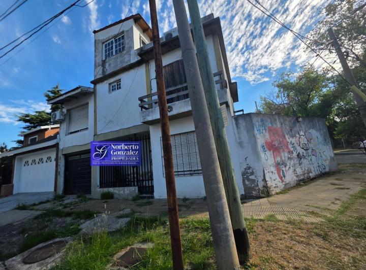 Casa · 112m² · 7 Ambientes · 2 Cocheras