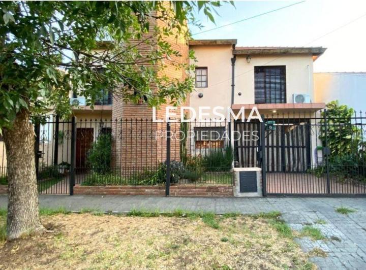 Casa · 176m² · 5 Ambientes · 2 Cocheras