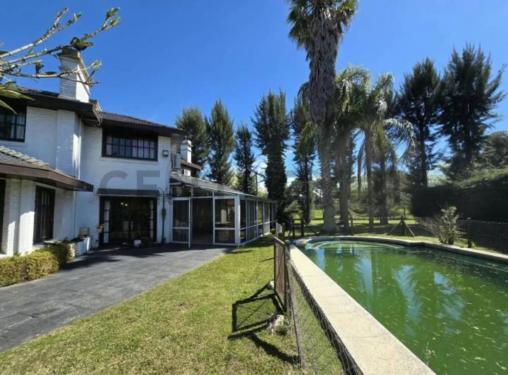 Casa · 182m² · 3 Dormitorios · 2 Cocheras