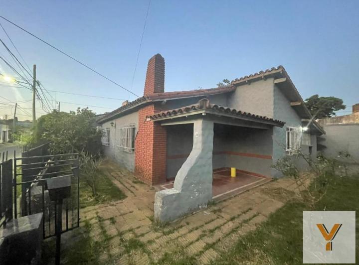 Casa · 200m² · 4 Ambientes · 2 Cocheras