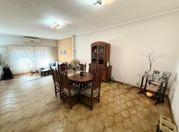 Casa · 265m² · 7 Ambientes · 1 Cochera