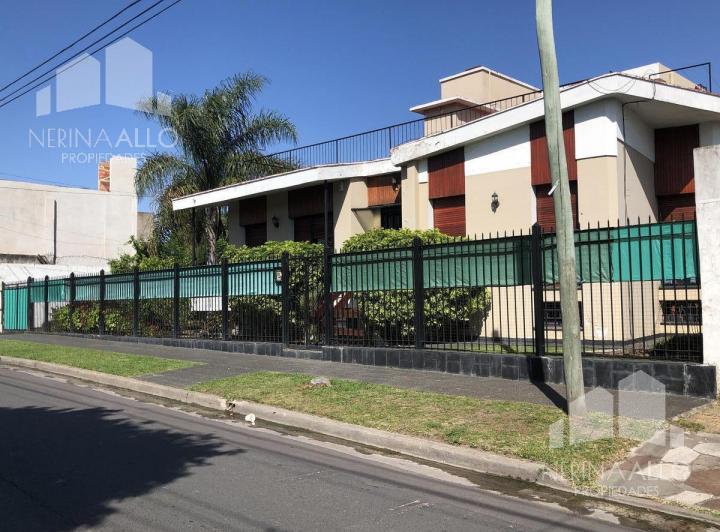 Casa · 311m² · 5 Ambientes · 5 Cocheras