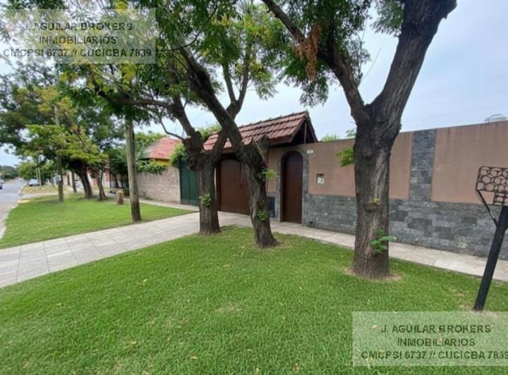 Casa · 120m² · 4 Ambientes · 2 Cocheras