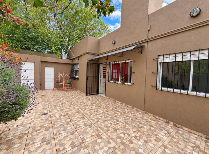 Casa · 120m² · 4 Ambientes · 2 Cocheras