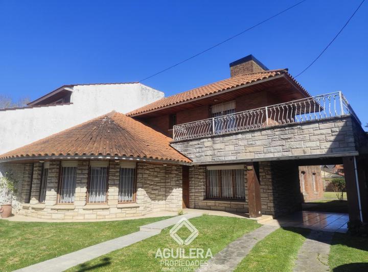 Casa · 229m² · 6 Ambientes · 6 Cocheras