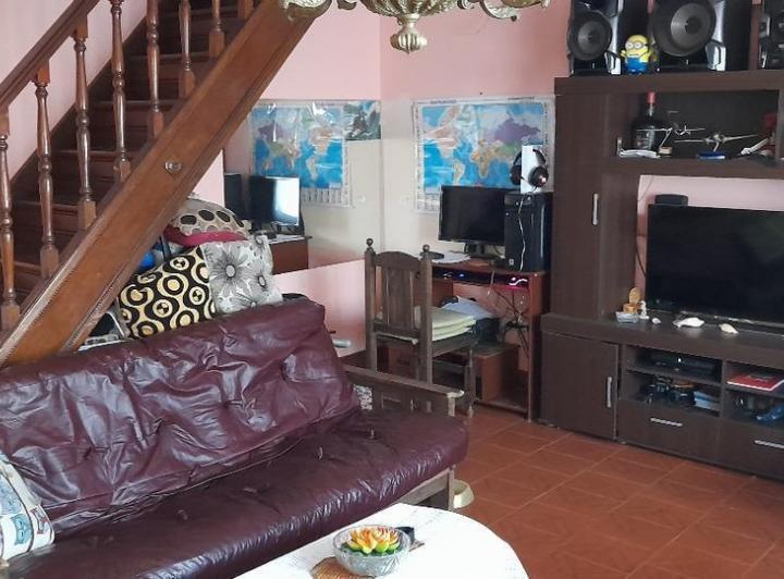 Casa · 120m² · 8 Ambientes · 2 Cocheras