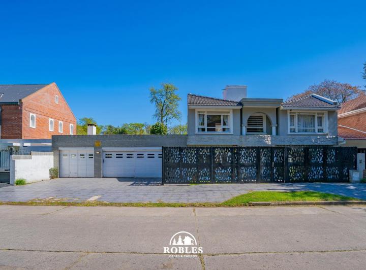 Casa · 311m² · 5 Ambientes