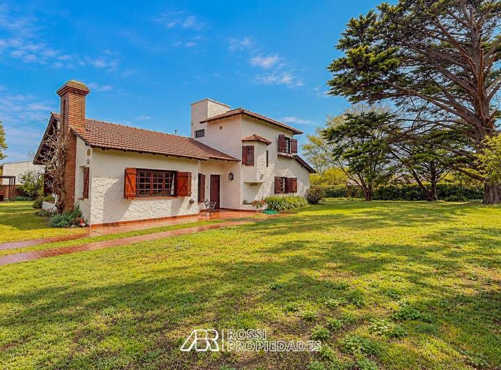 Casa · 200m² · 6 Ambientes