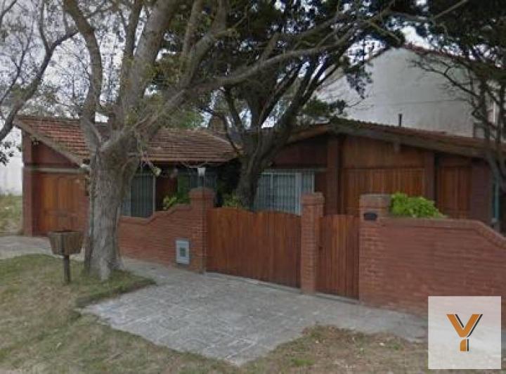 Casa · 140m² · 4 Ambientes · 2 Cocheras