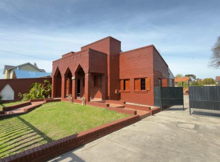 Casa · 191m² · 3 Ambientes · 2 Cocheras