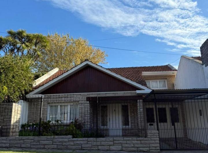 Casa · 245m² · 5 Ambientes · 1 Cochera