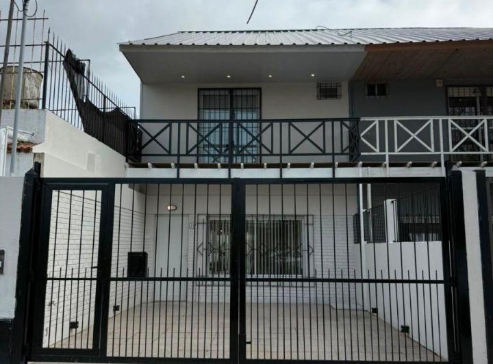 Casa · 80m² · 4 Ambientes · 2 Cocheras