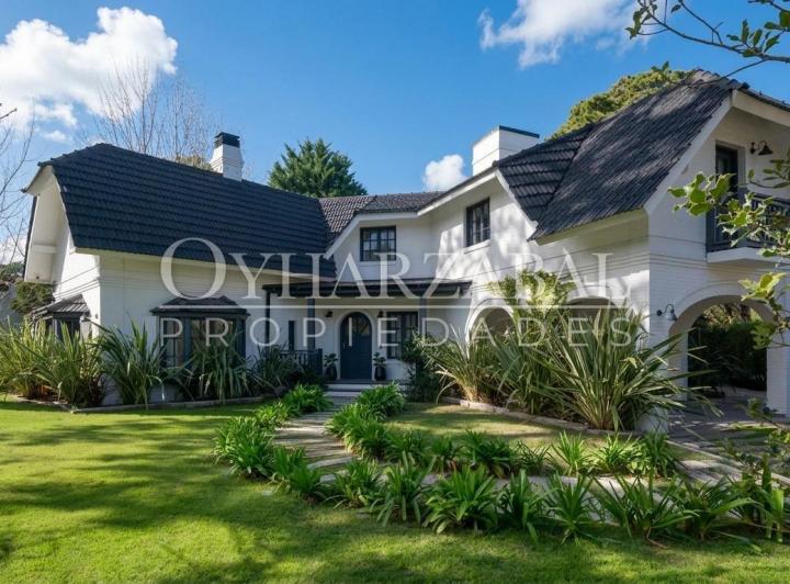 Casa · 220m² · 3 Dormitorios · 1 Cochera