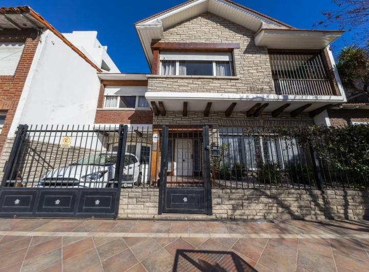 Casa · 216m² · 5 Ambientes · 1 Cochera
