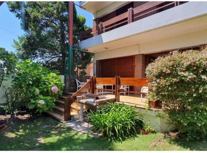 Casa · 394m² · 7 Ambientes · 5 Cocheras