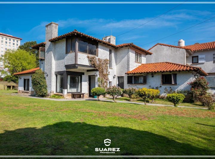 Casa · 345m² · 6 Ambientes · 2 Cocheras