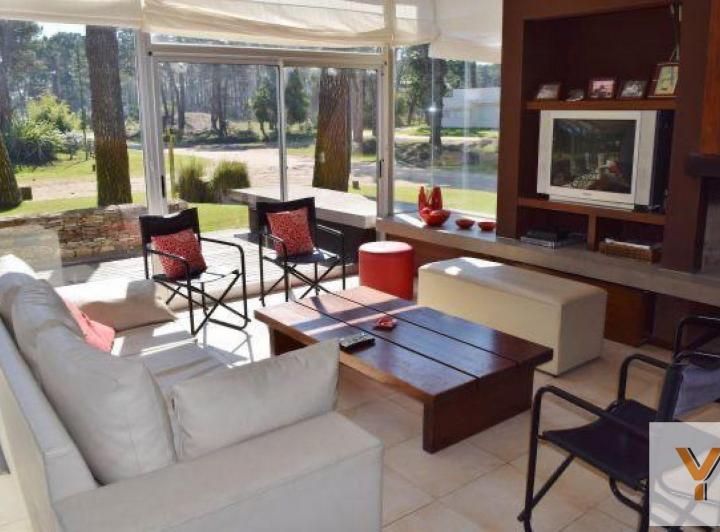 Casa · 200m² · 5 Ambientes · 1 Cochera
