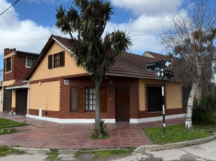 Casa · 165m² · 3 Ambientes · 2 Cocheras