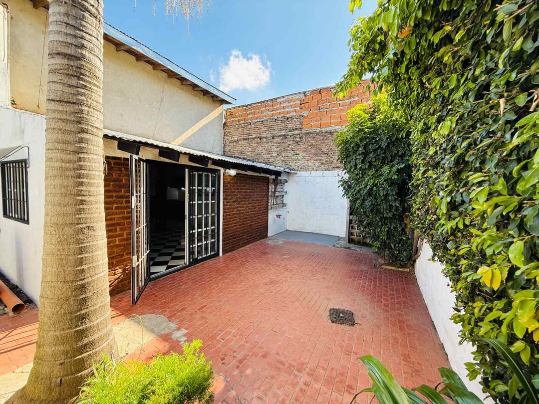 Casa 4 ambientes en venta, Castelar