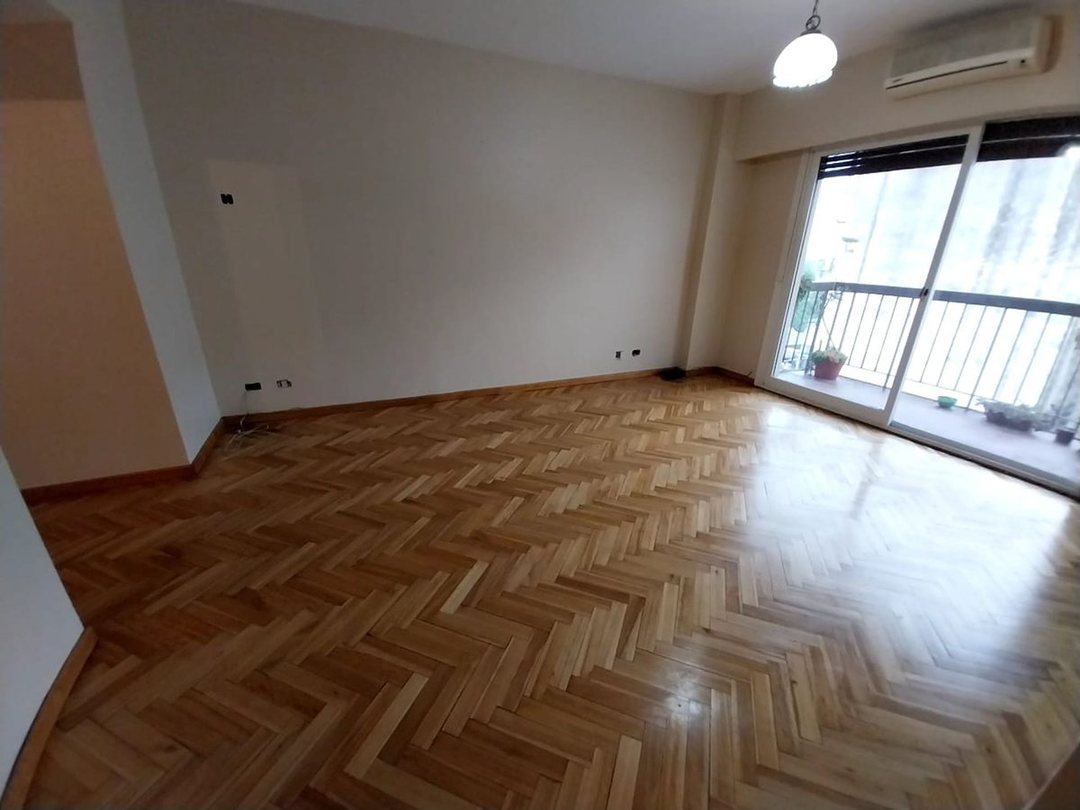 CABALLITO DEPTO CON BALCON CONTRAFRENTE SUPER LUZ