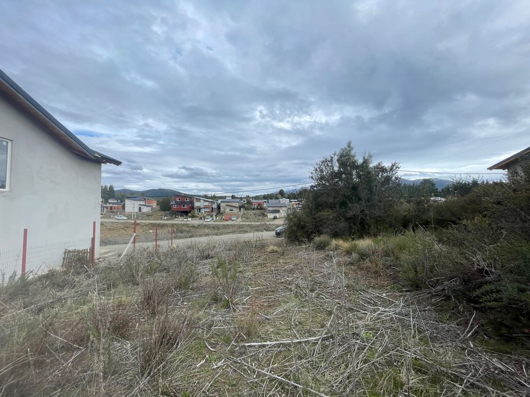 Lote en venta barrio Abedules