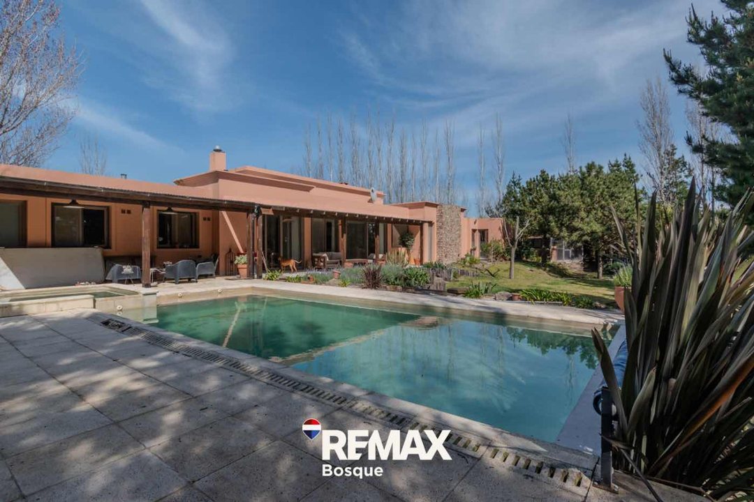 VENTA DE CASA EN COSTA ESMERALDA
