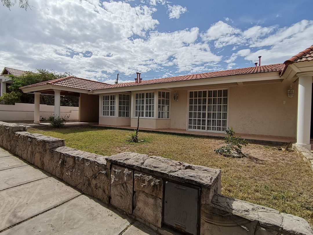 CASA EN VENTA EN DALVIAN