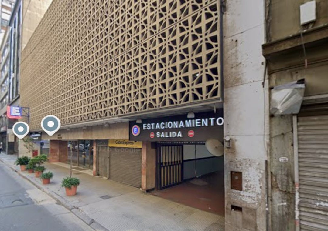 VENTA COCHERA MICROCENTRO