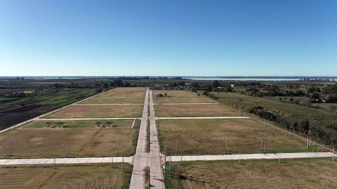 Remax Vende terreno en PRADERAS 5