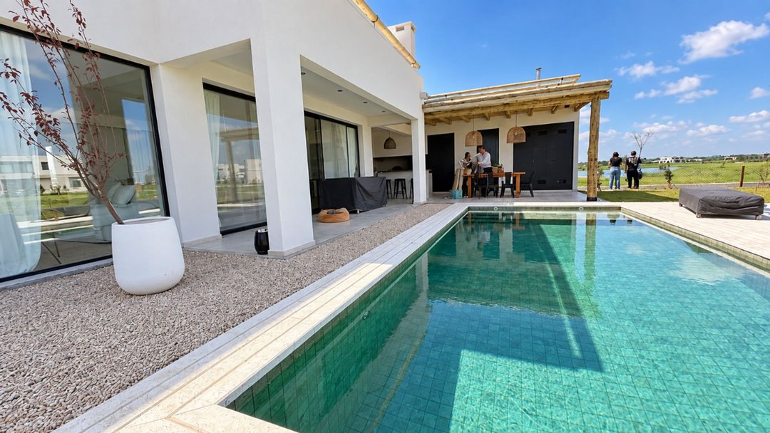 VENTA CASA 7 AMB PUERTOS AMARRAS AL LAGO IMPECABLE